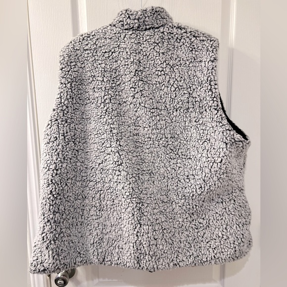 Iowa State University Sherpa lined puffy vest 3XL reversible Black and Gray - Picture 5 of 6